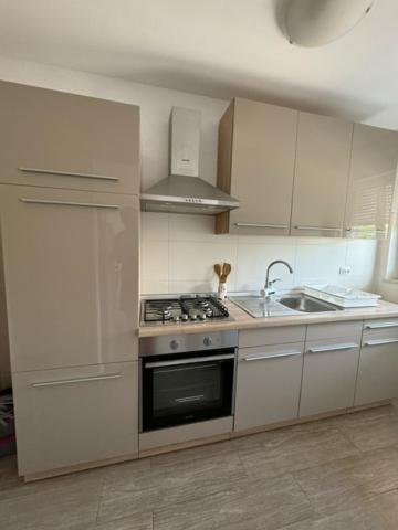 Elli - Parking, Garden, Bbq Apartment Pula